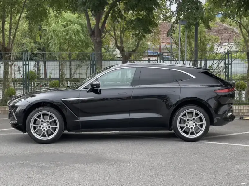 2022 Aston Martin DBX с пробегом 28 000 км
