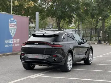 2022 Aston Martin DBX с пробегом 28 000 км