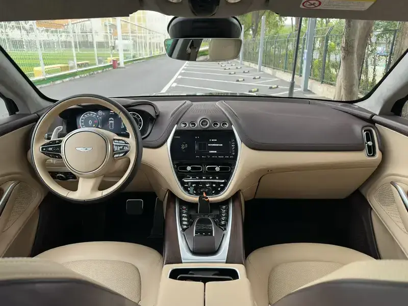 2022 Aston Martin DBX с пробегом 28 000 км