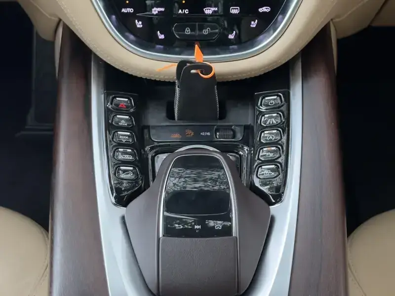 2022 Aston Martin DBX с пробегом 28 000 км