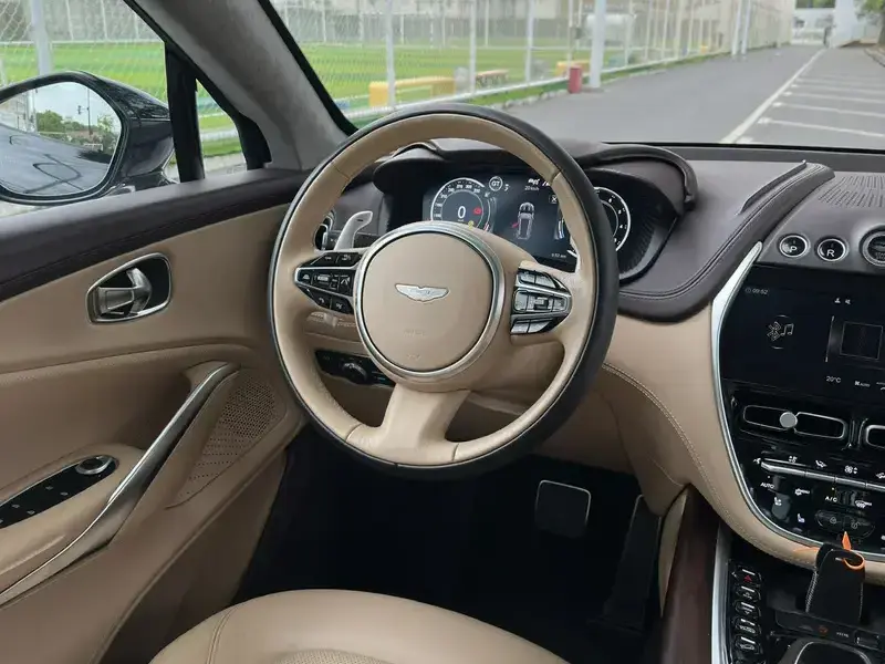 2022 Aston Martin DBX с пробегом 28 000 км