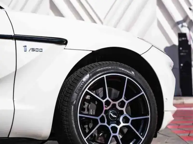 2021 Aston Martin DBX с пробегом 18 300 км