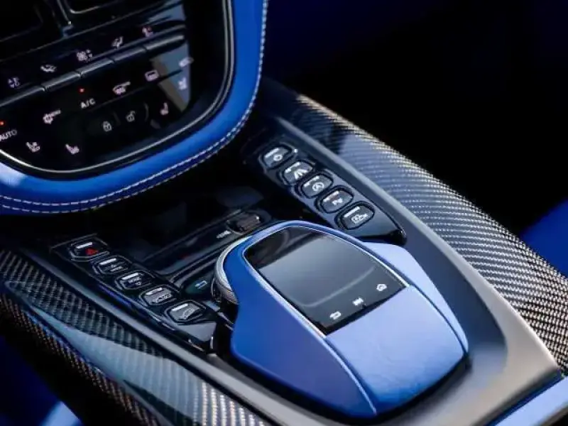 2021 Aston Martin DBX с пробегом 18 300 км