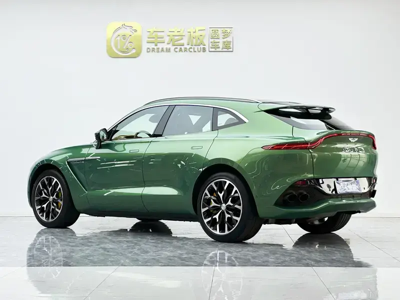 2023 Aston Martin DBX с пробегом 15 000 км