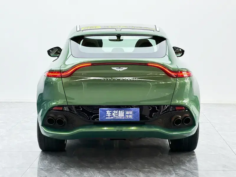 2023 Aston Martin DBX с пробегом 15 000 км