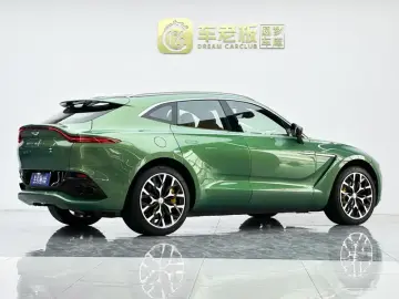 2023 Aston Martin DBX с пробегом 15 000 км