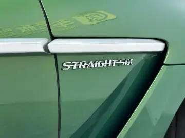 2023 Aston Martin DBX с пробегом 15 000 км