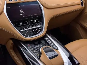 2023 Aston Martin DBX с пробегом 15 000 км