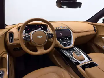 2023 Aston Martin DBX с пробегом 15 000 км