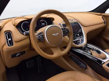 2023 Aston Martin DBX с пробегом 15 000 км