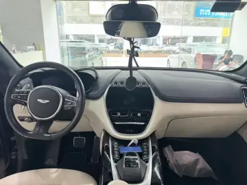 2024 Aston Martin DBX с пробегом 26 000 км