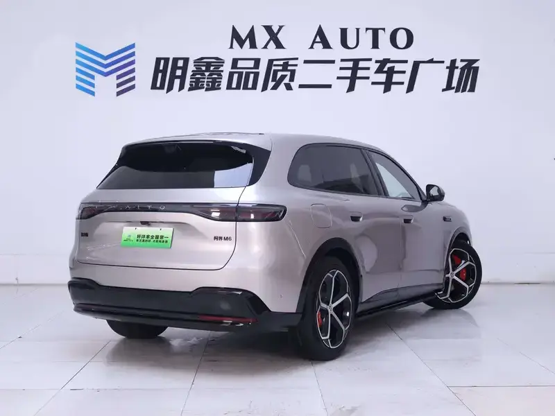 2026 Aito M6 с пробегом 10 200 км