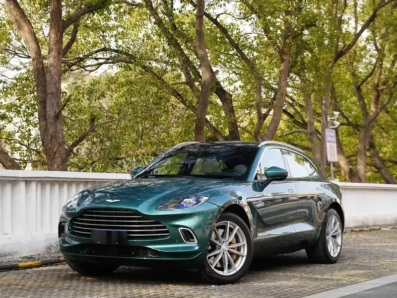 2023 Aston Martin DBX с пробегом 11 000 км