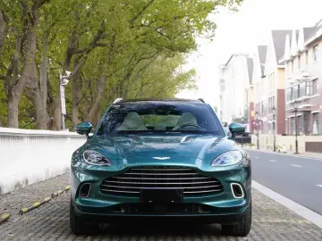 2023 Aston Martin DBX с пробегом 11 000 км