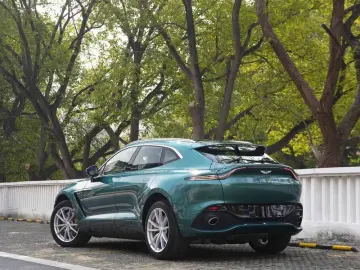 2023 Aston Martin DBX с пробегом 11 000 км