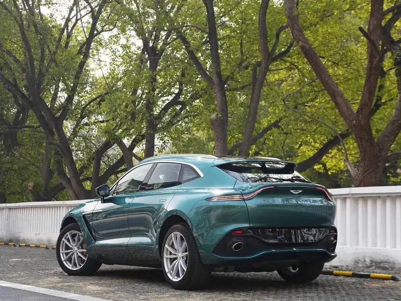 2023 Aston Martin DBX с пробегом 11 000 км