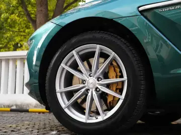 2023 Aston Martin DBX с пробегом 11 000 км