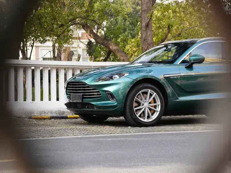 2023 Aston Martin DBX с пробегом 11 000 км