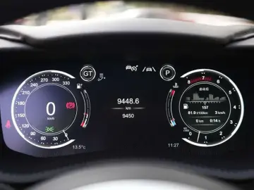 2023 Aston Martin DBX с пробегом 11 000 км