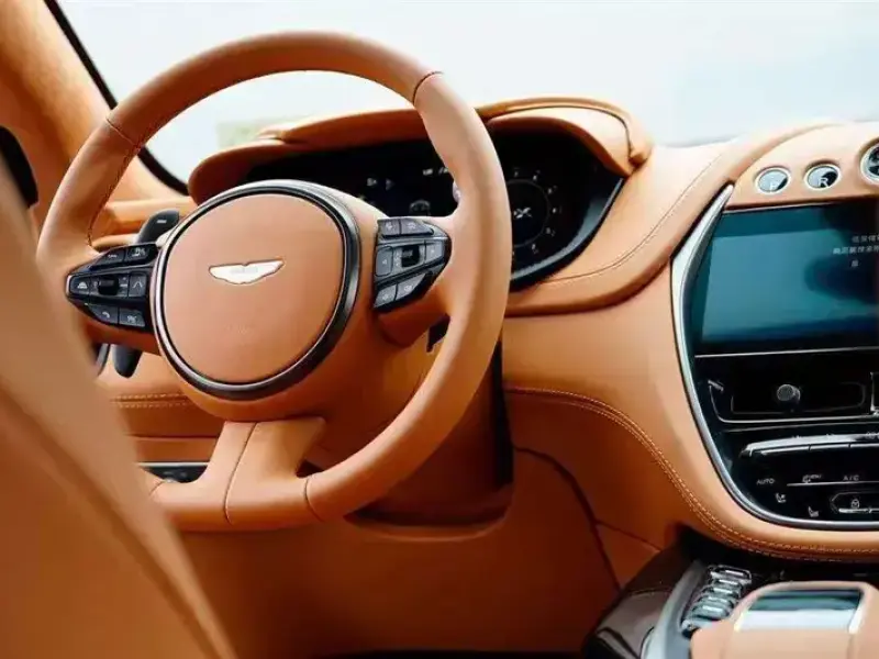 2024 Aston Martin DBX с пробегом 100 км