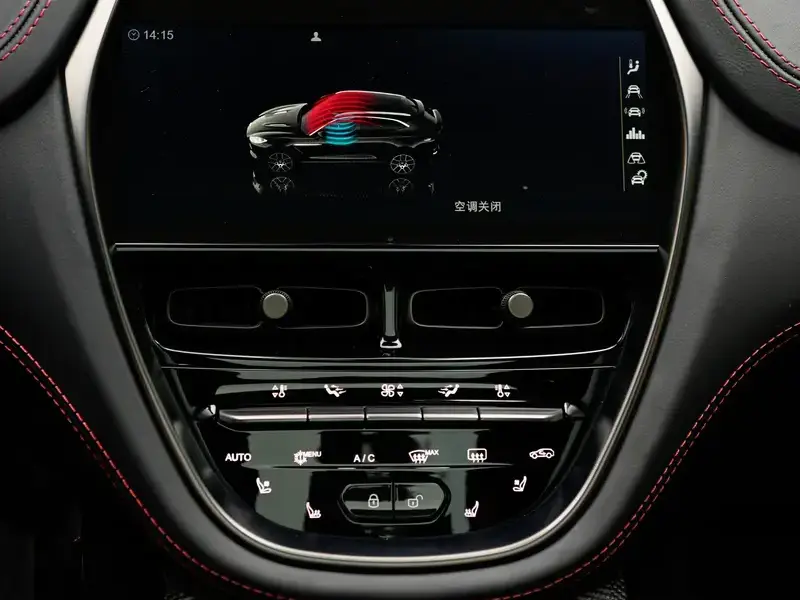 2024 Aston Martin DBX с пробегом 600 км