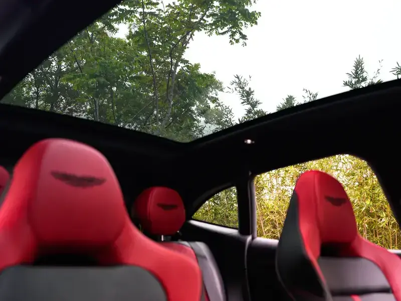 2024 Aston Martin DBX с пробегом 600 км