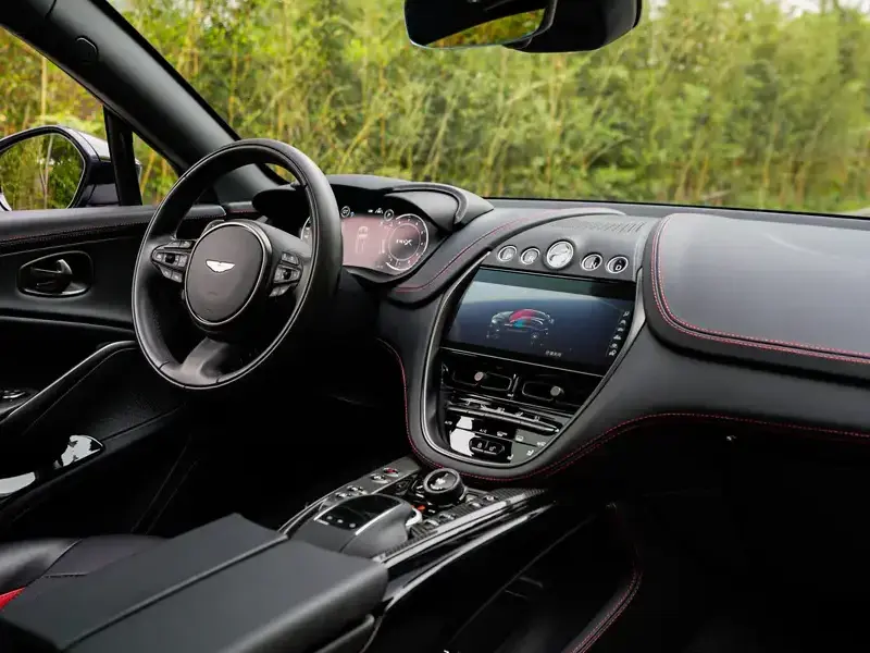 2024 Aston Martin DBX с пробегом 600 км