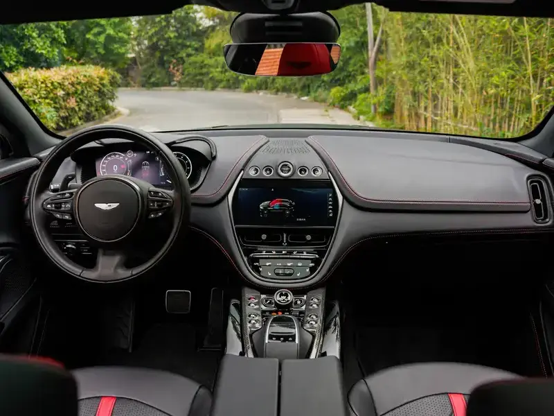 2024 Aston Martin DBX с пробегом 600 км