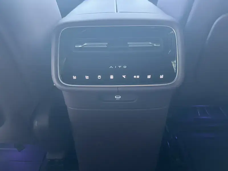 2026 Aito M6 с пробегом 5 000 км