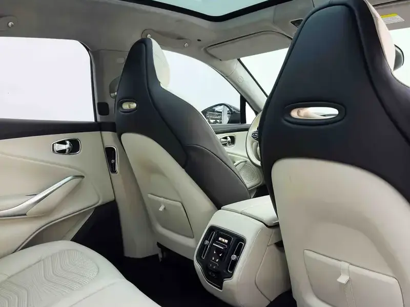 2021 Aston Martin DBX с пробегом 24 000 км