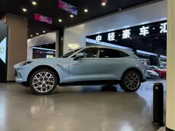 2022 Aston Martin DBX с пробегом 25 000 км