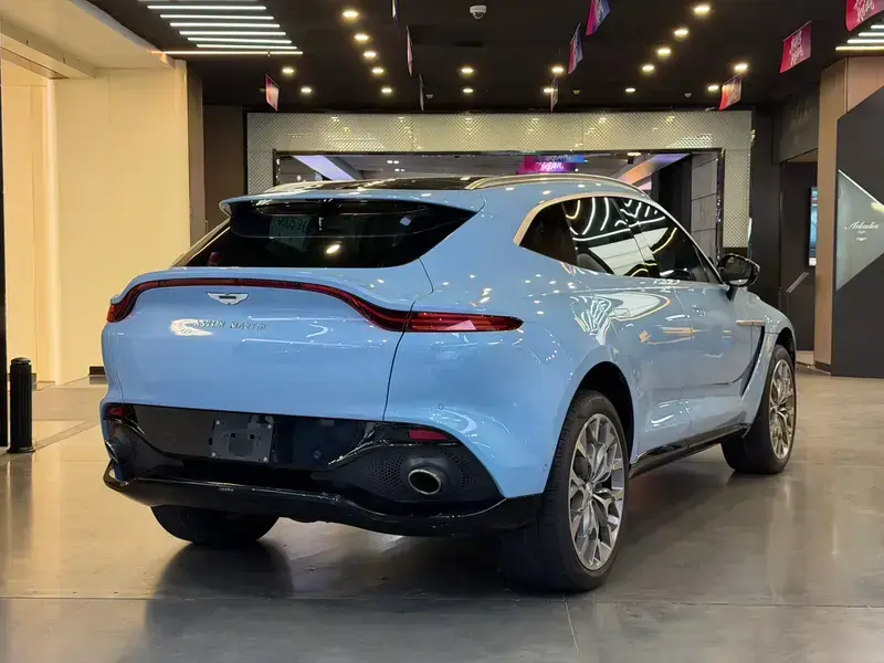 2022 Aston Martin DBX с пробегом 25 000 км