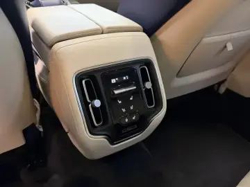 2022 Aston Martin DBX с пробегом 25 000 км