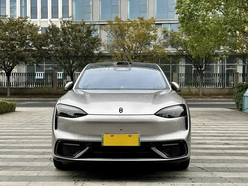 2026 Aito M6 с пробегом 8 000 км