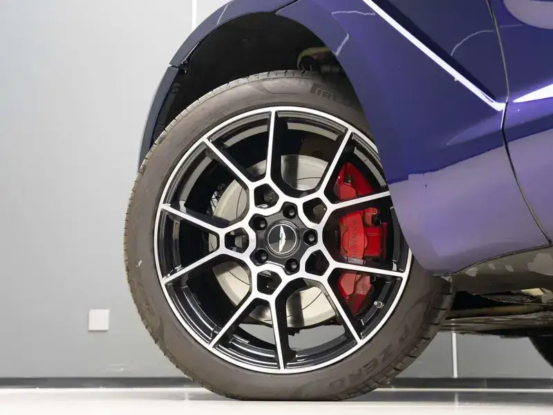 2023 Aston Martin DBX с пробегом 57 000 км