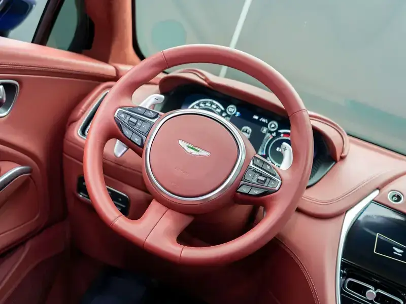 2023 Aston Martin DBX с пробегом 57 000 км