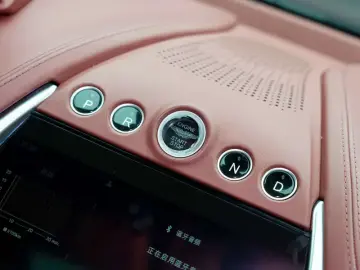 2023 Aston Martin DBX с пробегом 57 000 км