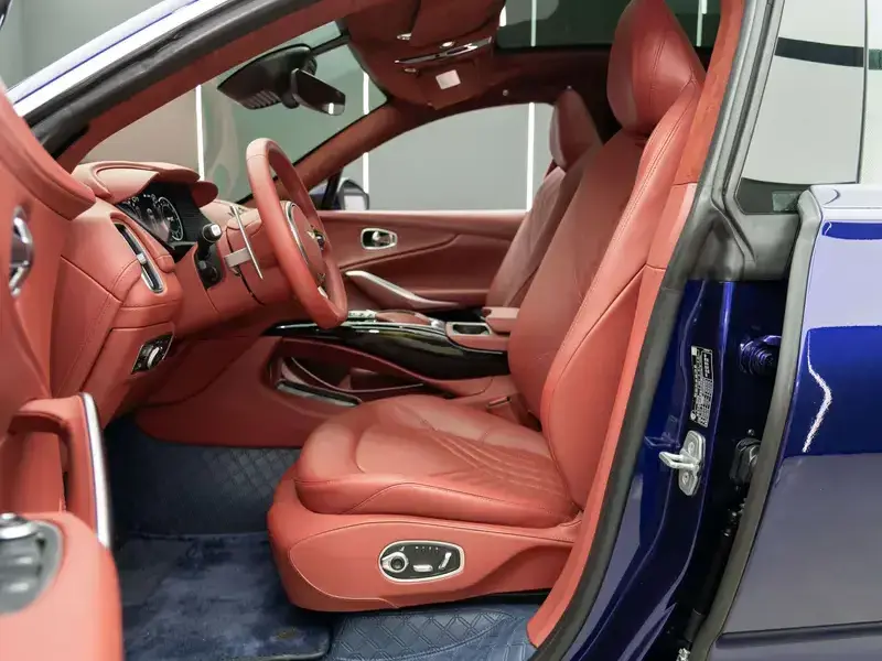 2023 Aston Martin DBX с пробегом 57 000 км