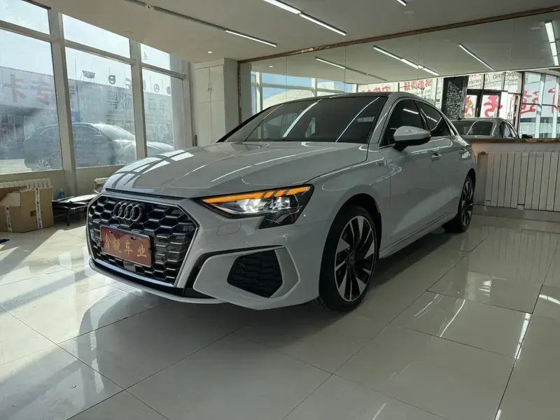 2023 Audi A3 с пробегом 17 000 км