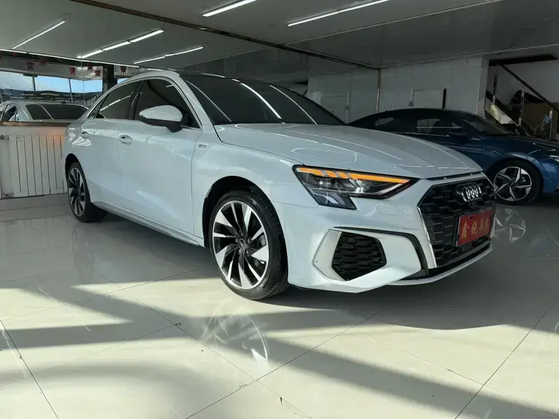 2023 Audi A3 с пробегом 17 000 км