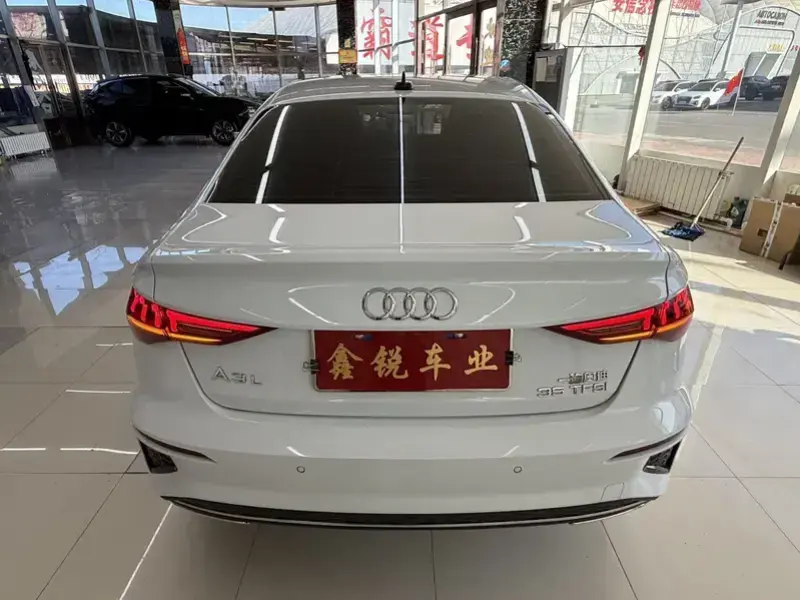 2023 Audi A3 с пробегом 17 000 км
