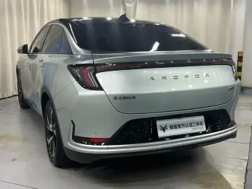 2022 Arcfox Alpha S с пробегом 49 000 км