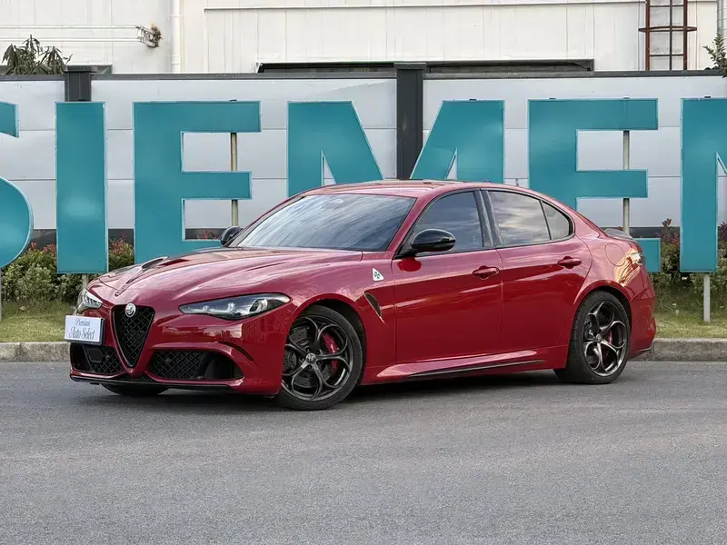 2024 Alfa Romeo Giulia с пробегом 9 700 км