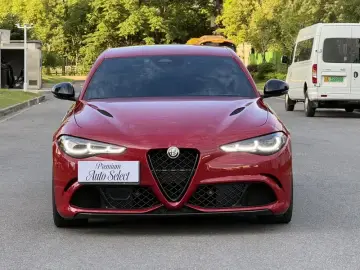 2024 Alfa Romeo Giulia с пробегом 9 700 км