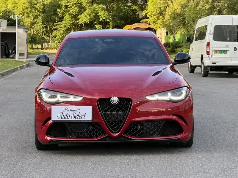 2024 Alfa Romeo Giulia с пробегом 9 700 км