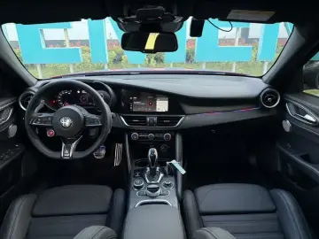 2024 Alfa Romeo Giulia с пробегом 9 700 км