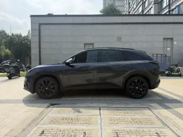 2025 Arcfox Alpha T5 с пробегом 28 000 км