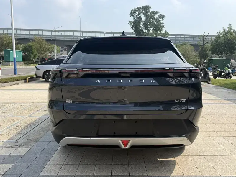 2025 Arcfox Alpha T5 с пробегом 28 000 км