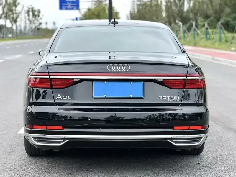 2022 Audi A8 с пробегом 95 000 км