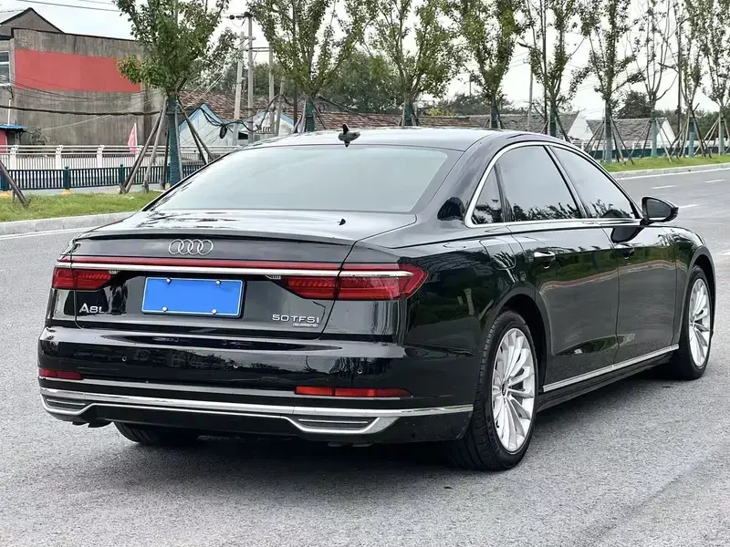 2022 Audi A8 с пробегом 95 000 км
